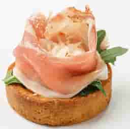 Киш Лорен со шпинатом,рукколой и прошутто 