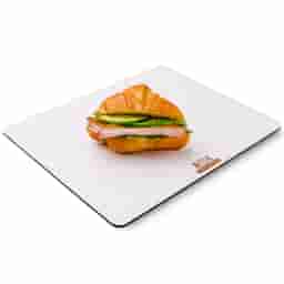 Мини-круассан с пастрамой и огурцом