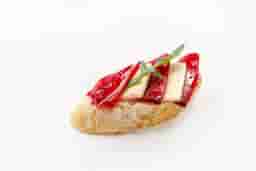 Брускетта с карпаччо из свеклы и тофу 