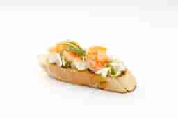 Брускетта с сырным кремом, песто и креветками