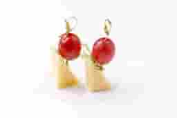 Канапе с сыром Эдамер и виноградом