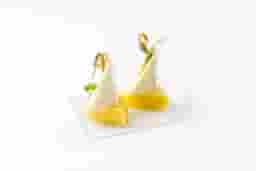 Канапе с сыром Бри и ананасом