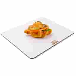 Мини-круассан с лососем и авокадо