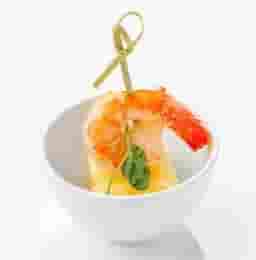 Канапе с креветками и полента