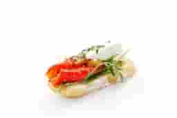 Брускета с сыром фета и запеченым перцем