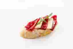 Брускетта с карпаччо из свеклы и тофу