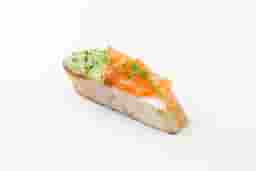 Брускетта с лососем и авокадо